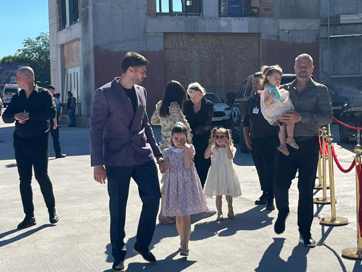 Biserica de 10 de milioane de euro a lui Gigi Becali a fost sfințită! Cum și-a făcut apariția soția lui + cele mai tari imagini