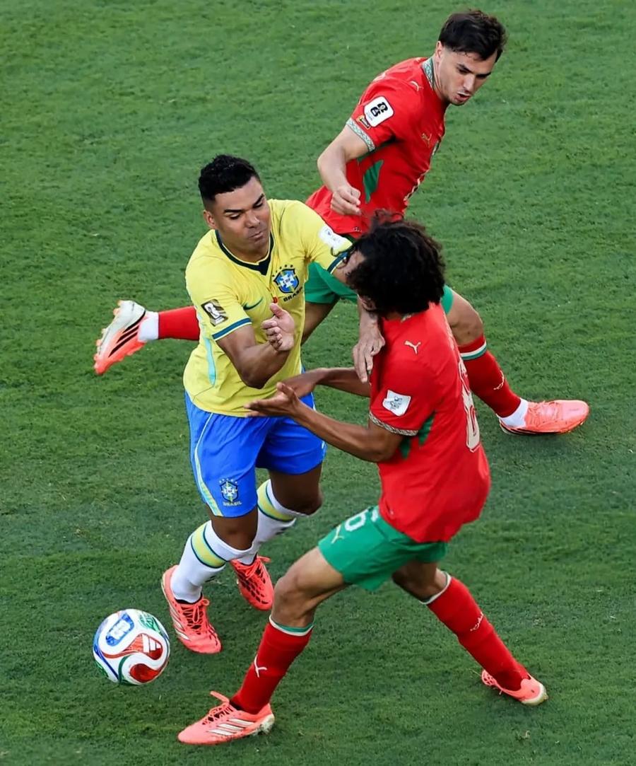 Bouaddi l-a subordonat pe Casemiro Vorbește lumea doar despre el: Ayyoub Bouaddi, superstarul de mâine! Povestea marocanului + Cine se interesează de el