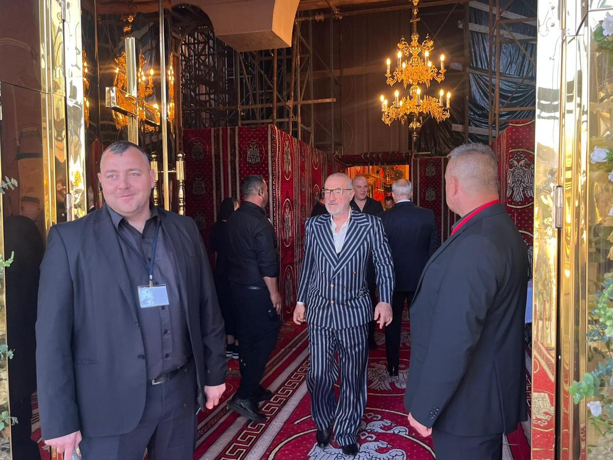 Sfințirea bisericii lui Gigi Becali