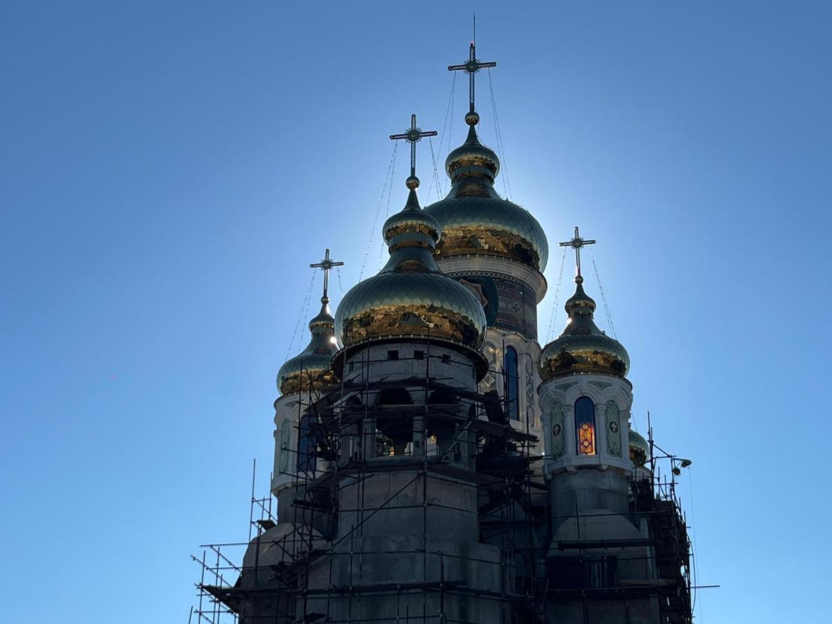 Biserica de 10 de milioane de euro a lui Gigi Becali a fost sfințită! Cum și-a făcut apariția soția lui + cele mai tari imagini
