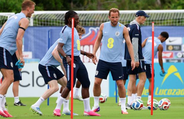 Ce se întâmplă cu Anglia? Lui Harry Kane &Co. li s-a furat echipamentul, au rămas fără bucătar, iar mai nou i-a „lovit” o furtună