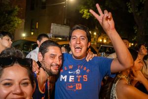 New York nu doarme în această noapte! Imagini spectaculoase de pe străzile orașului, după al 3-lea titlu din istoria lui Knicks