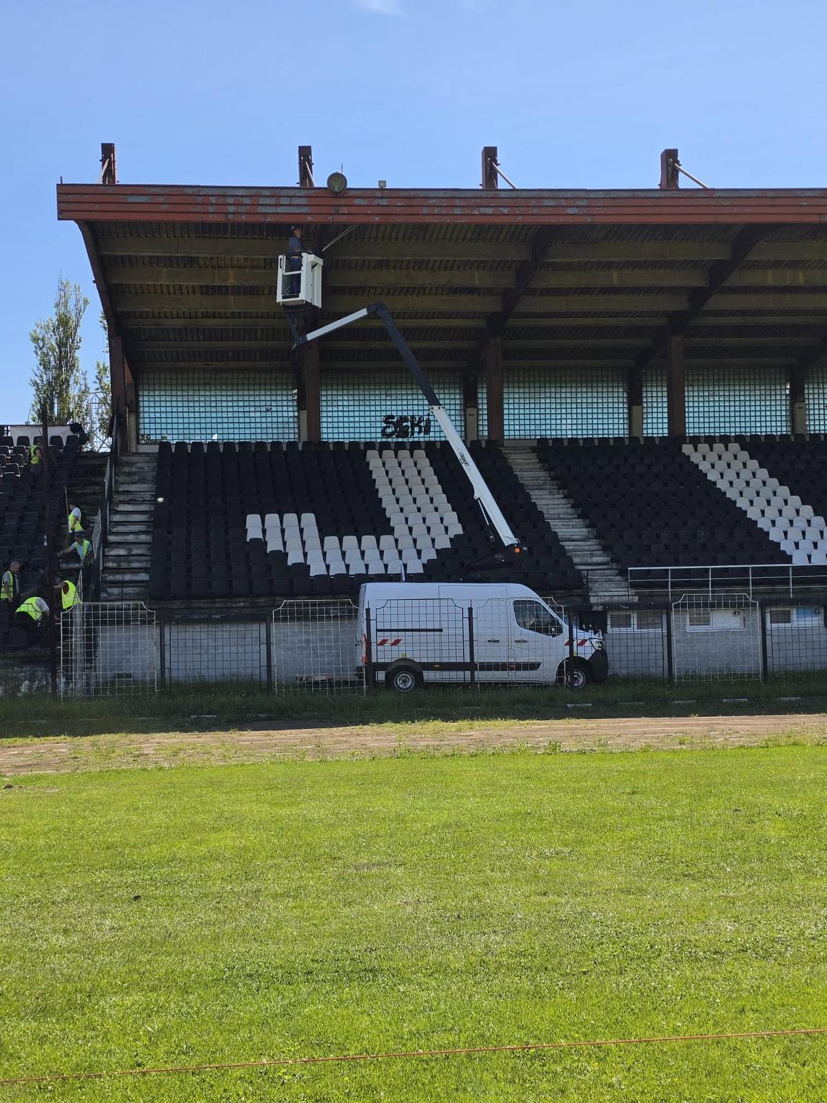 Lucrări la stadionul din Petroșani
