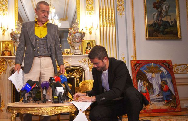 FCSB. VIDEO Gigi Becali, conferință spectaculoasă la Palat: Sergiu Buș a fost prezentat oficial: „E o soluție pentru echipa națională. Nu văd pe altul mai bun ca el” + ce clauză de reziliere are atacantul
