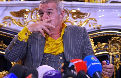 Gigi Becali a explicat de ce nu vrea să poarte mască: „Sunt câine să-mi pun botniță? Mi-au explicat doctorii mei ceva”