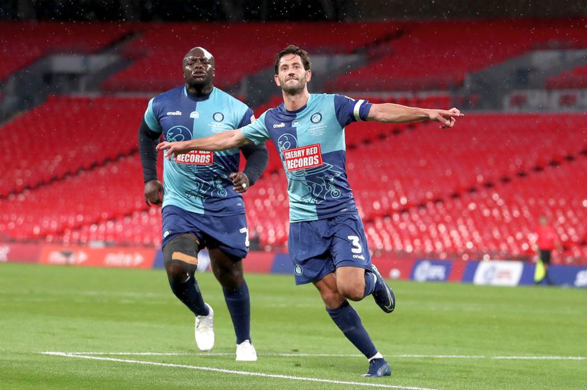 Ce moment! La 38 de ani, „Bivolul” Adebayo Akinfenwa a promovat în Championship » L-a provocat imediat pe Jurgen Klopp, iar neamțul i-a și răspuns :)