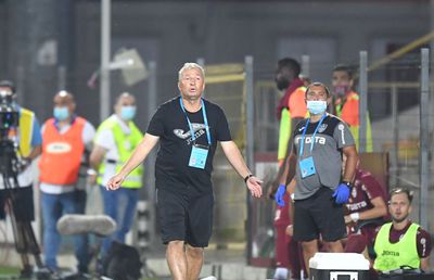 CS Universitatea Craiova, replică dură pentru Dan Petrescu: „Devine ridicol. Toți ceilalți sunt proști?”