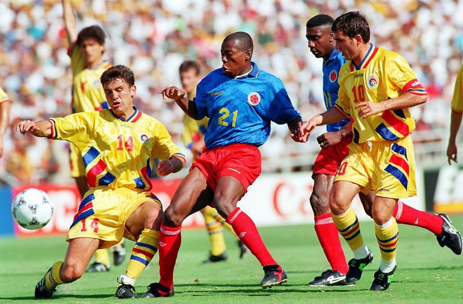 Mihali, ajuns astăzi la 54 de ani, într-un duel fabulos cu celebrul Asprilla, într-un meci de poveste: România - Columbia 3-1, la World Cup '94