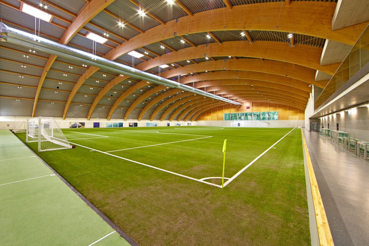 Industria Red Bull Salzburg » Reportaj de la fabrica de fotbaliști din Austria: condiții SF!