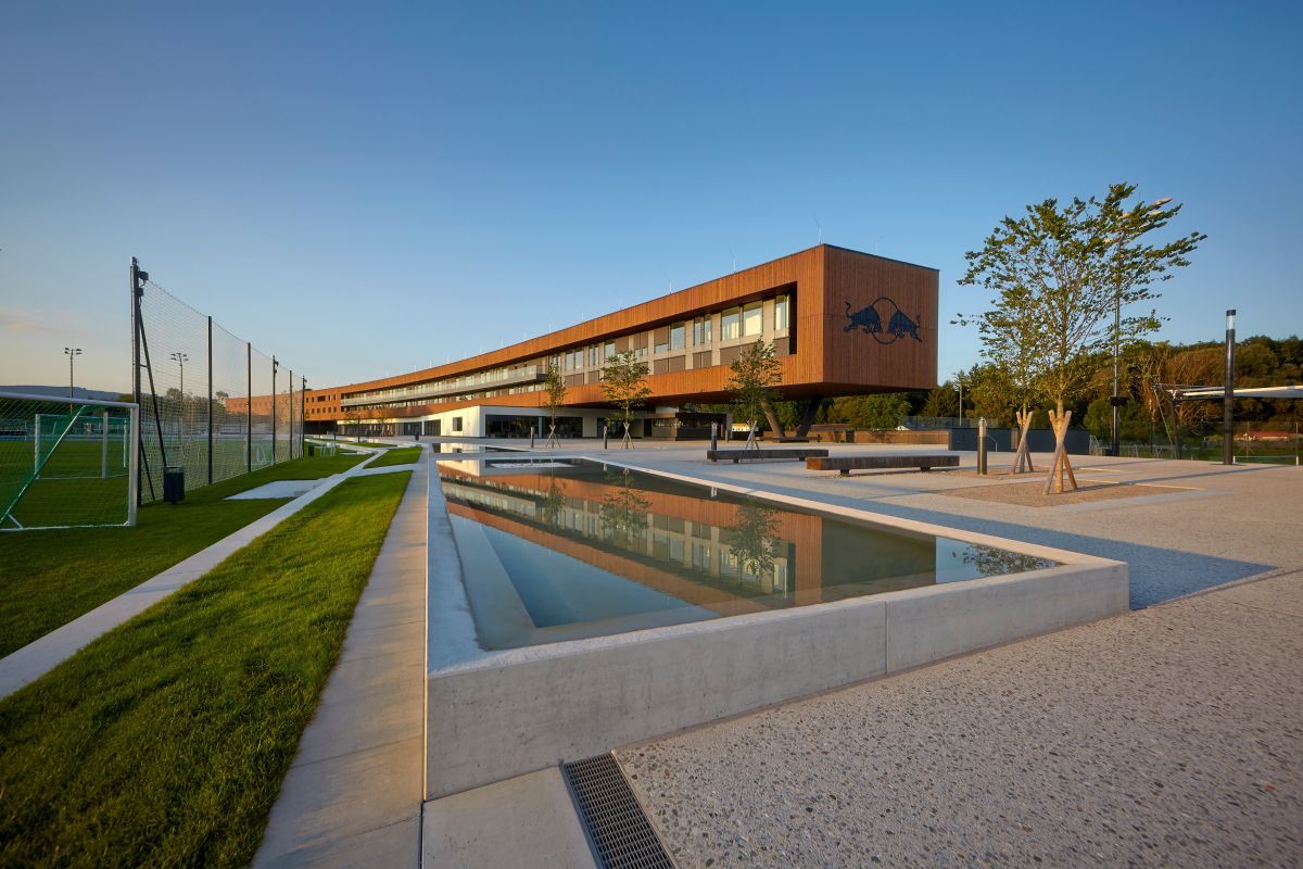 Industria Red Bull Salzburg » Reportaj de la fabrica de fotbaliști din Austria: condiții SF!