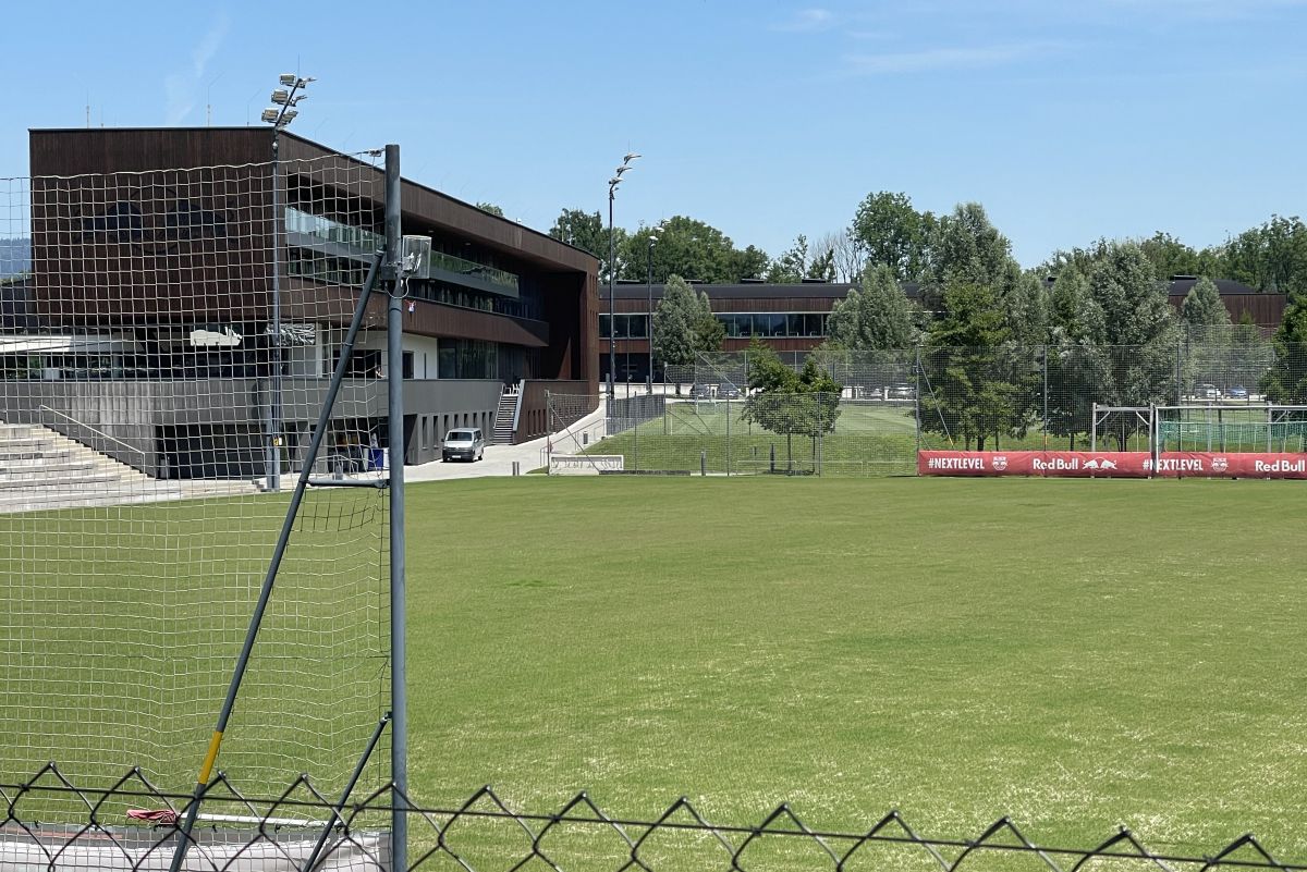 Industria Red Bull Salzburg » Reportaj de la fabrica de fotbaliști din Austria: condiții SF!