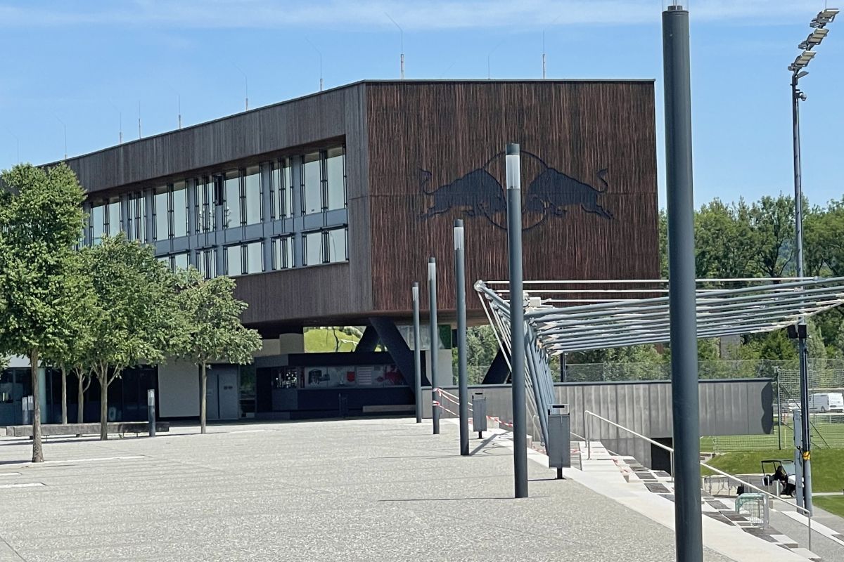 Industria Red Bull Salzburg » Reportaj de la fabrica de fotbaliști din Austria: condiții SF!