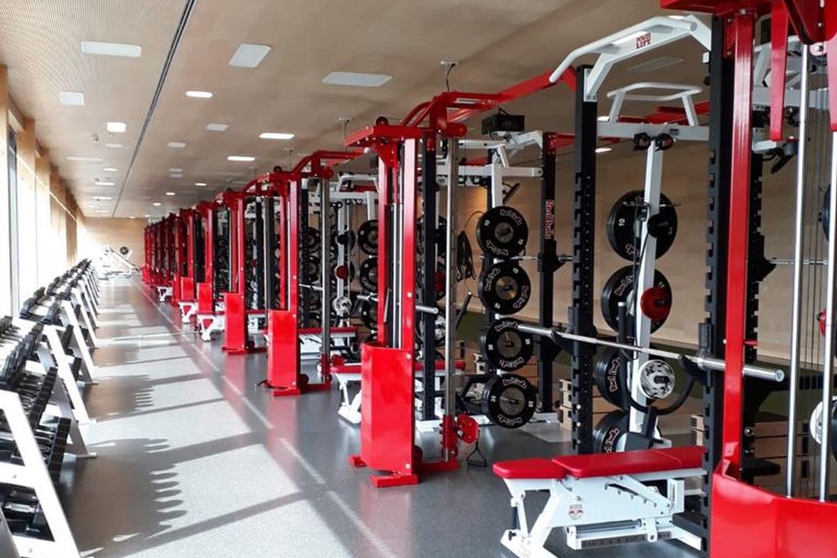 Industria Red Bull Salzburg » Reportaj de la fabrica de fotbaliști din Austria: condiții SF!