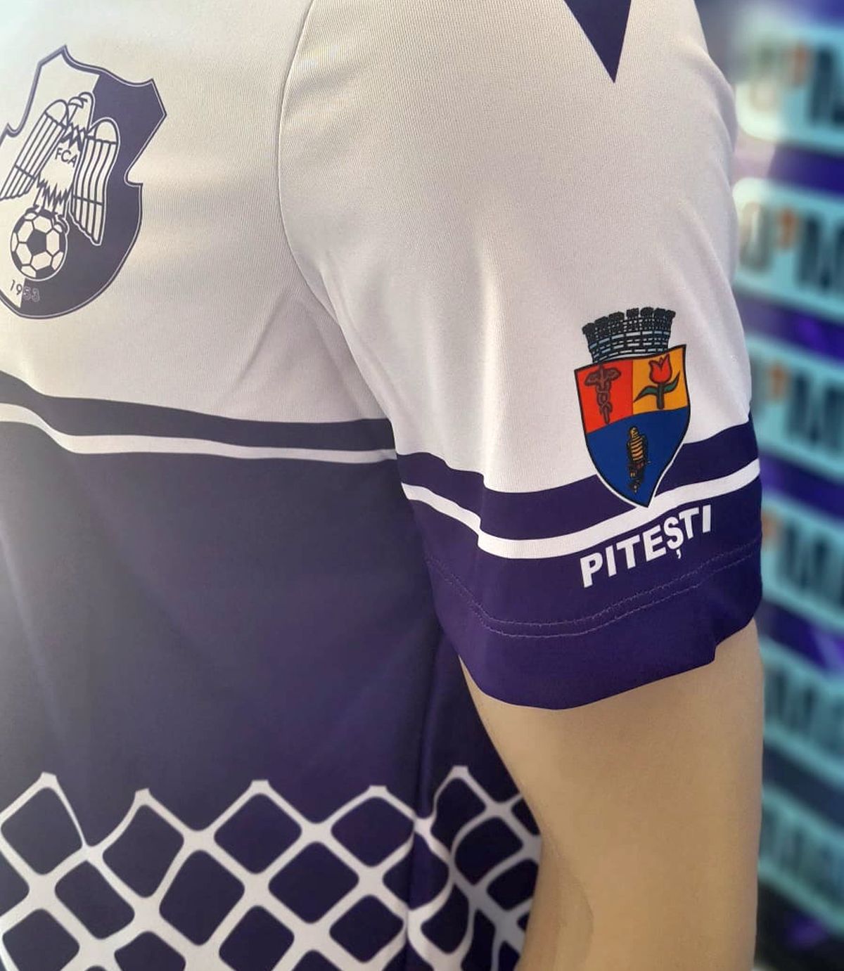 Primarul Piteștiului reacționează în scandalul cu Gica Dobrin legat de tricourile lui FC Argeș: „Nu sunt de acord cu așa ceva! Să plătească!