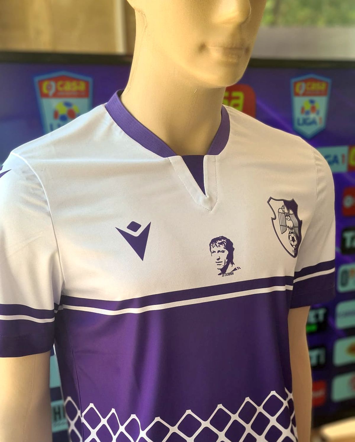 FC Argeș și-a prezentat noile echipamente » Cum arată noile tricouri ale „urmașilor din legenda lui Dobrin”