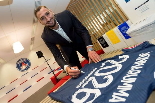Gianluigi Donnarumma (22 de ani), cel mai bun fotbalist de la Euro 2020, a fost prezentat oficial la PSG.
