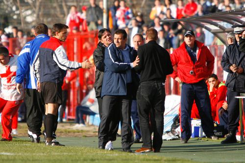 La 15 ani după meciul de pomină Gloria Buzău - Steaua 1-1, antrenorul Ștefan Stoica a povestit o parte din culisele partidei în care echipa sa, finanțată de George Becali, a încurcat echipa principală finanțată de același George Becali.