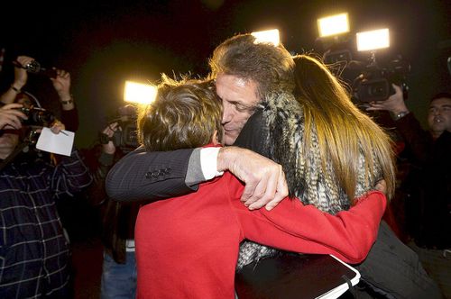 Gică Popescu își îmbrățișează copiii