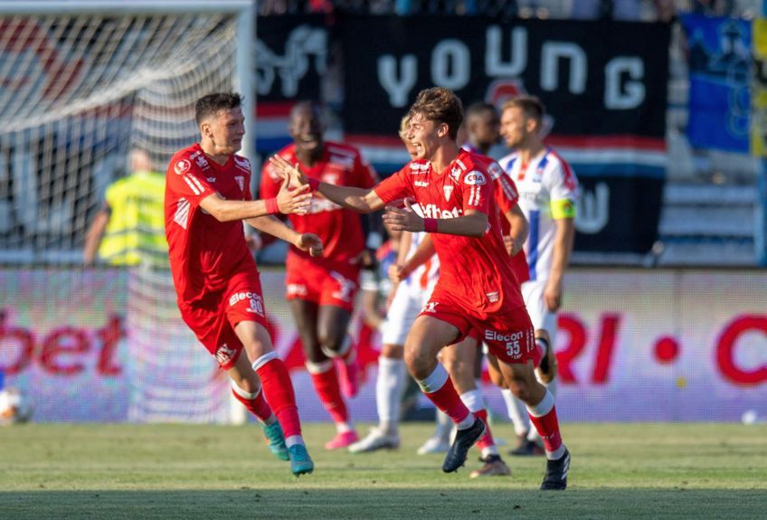 Rareș Pop (18 ani), mijlocașul dreapta al celor de la UTA Arad, a marcat primul gol al noii ediții de Superliga, în minutul 45+6 al partidei pe care „Bătrâna Doamnă” o dispută în compania celor de la Oțelul Galați.