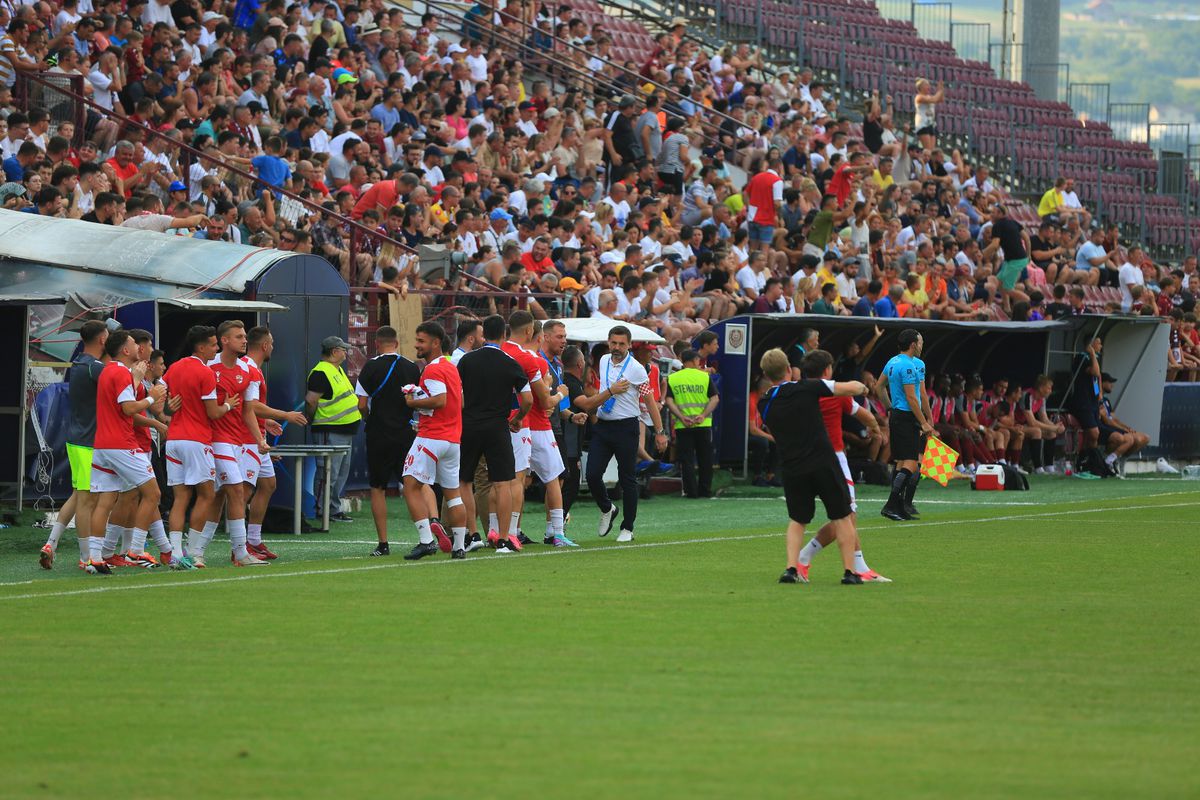 „Nu pot accepta asta” » Chiar înainte de derby, jucătorul plecat de la CFR Cluj la Rapid îl critică pe Dan Petrescu