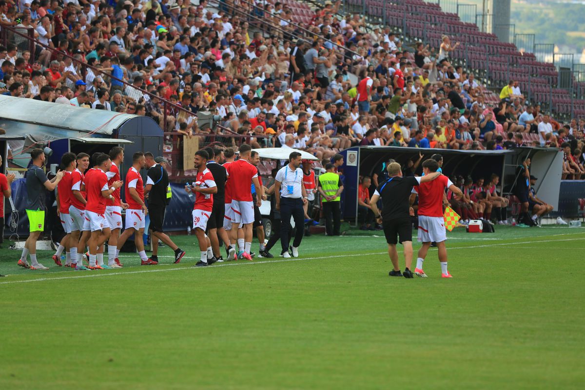 „Nu pot accepta asta” » Chiar înainte de derby, jucătorul plecat de la CFR Cluj la Rapid îl critică pe Dan Petrescu