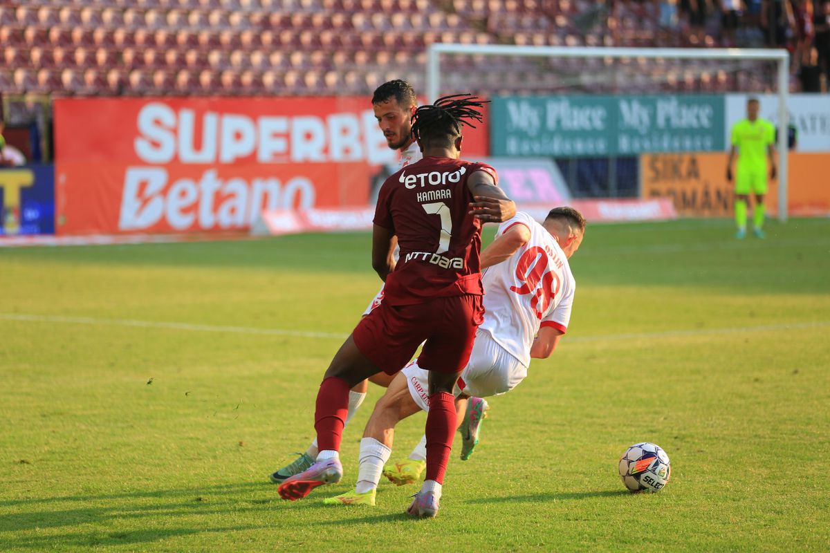 „Nu pot accepta asta” » Chiar înainte de derby, jucătorul plecat de la CFR Cluj la Rapid îl critică pe Dan Petrescu