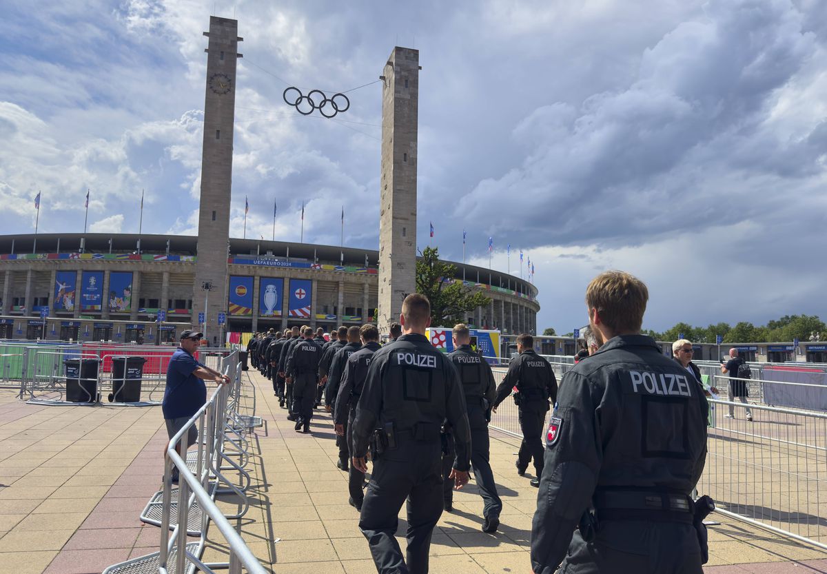 Spectacol pe străzile Berlinului înainte de Spania - Anglia » Cum s-au distrat fanii înainte de finala de la Euro 2024