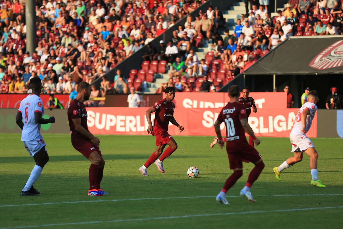 „Nu pot accepta asta” » Chiar înainte de derby, jucătorul plecat de la CFR Cluj la Rapid îl critică pe Dan Petrescu