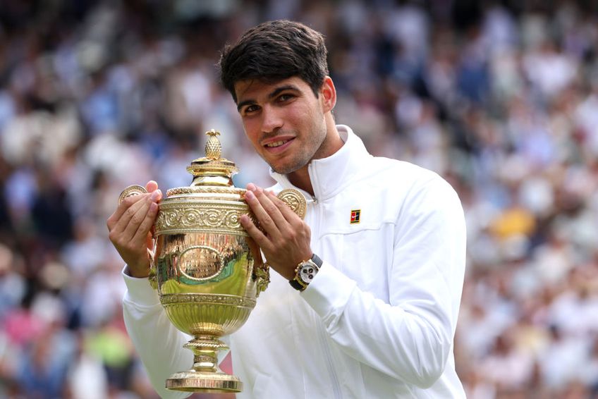 Carlos Alcaraz (21 de ani, 3 ATP) l-a învins pe Novak Djokovic (37 de ani, 2 ATP), scor 6-2, 6-2, 7-6(4), și este campionul de la Wimbledon 2024. Ibericul își apără titlul cucerit anul trecut.