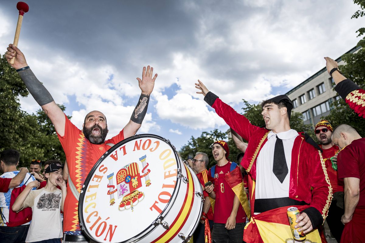 Spectacol pe străzile Berlinului înainte de Spania - Anglia » Cum s-au distrat fanii înainte de finala de la Euro 2024