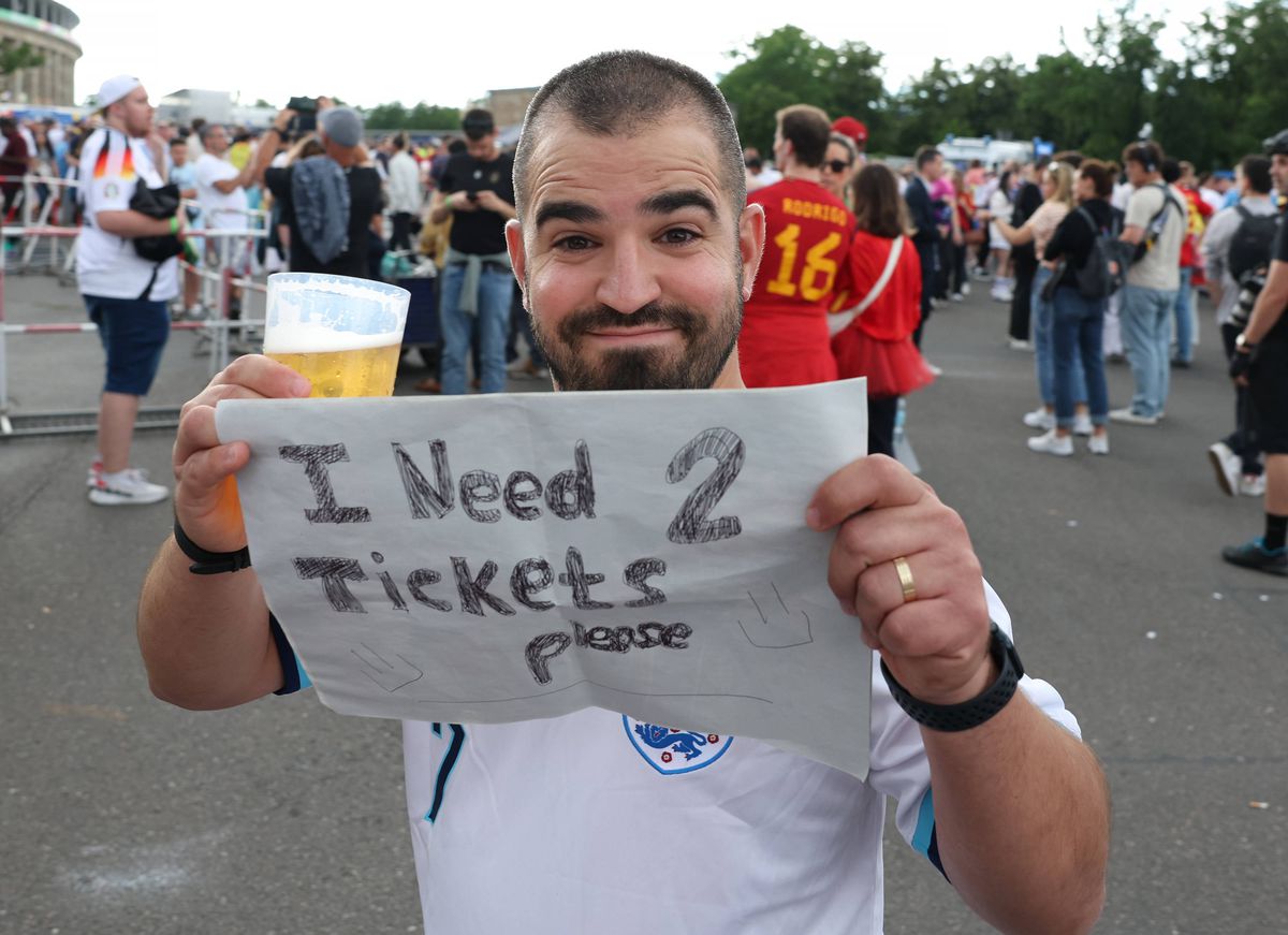 Spectacol pe străzile Berlinului înainte de Spania - Anglia » Cum s-au distrat fanii înainte de finala de la Euro 2024