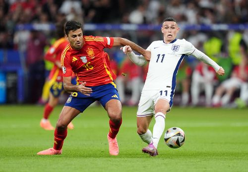 Rodri, în duel cu Foden în finala EURO 2024/ FOTO Imago Images