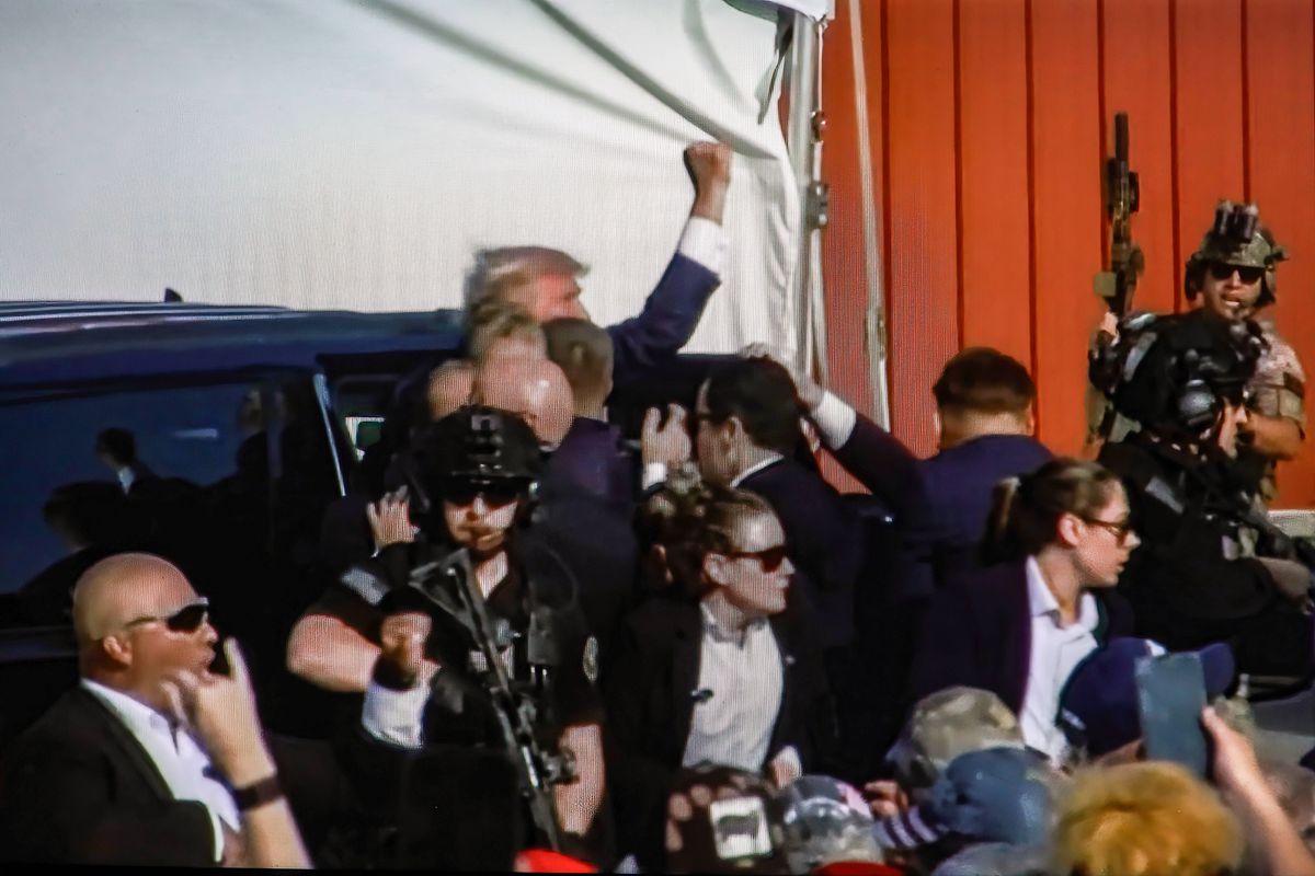 Dezvăluire: trăgătorul a țintit pe altcineva, cu câteva secunde înainte să tragă în Donald Trump! Detalii de ultima oră