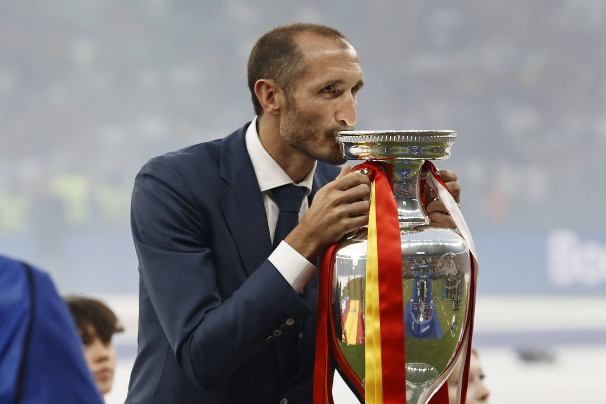 Giorgio Chiellini a sărutat trofeul înainte de finala Euro 2024