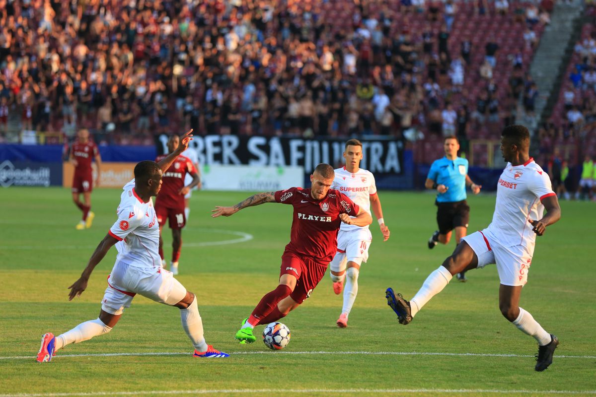 „Nu pot accepta asta” » Chiar înainte de derby, jucătorul plecat de la CFR Cluj la Rapid îl critică pe Dan Petrescu