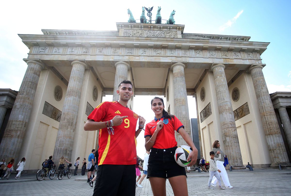 Spectacol pe străzile Berlinului înainte de Spania - Anglia » Cum s-au distrat fanii înainte de finala de la Euro 2024