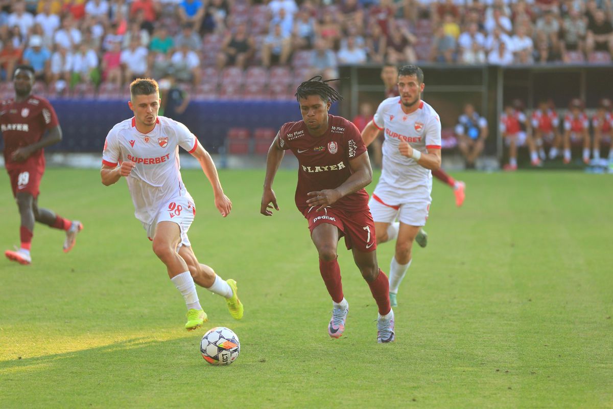 „Nu pot accepta asta” » Chiar înainte de derby, jucătorul plecat de la CFR Cluj la Rapid îl critică pe Dan Petrescu