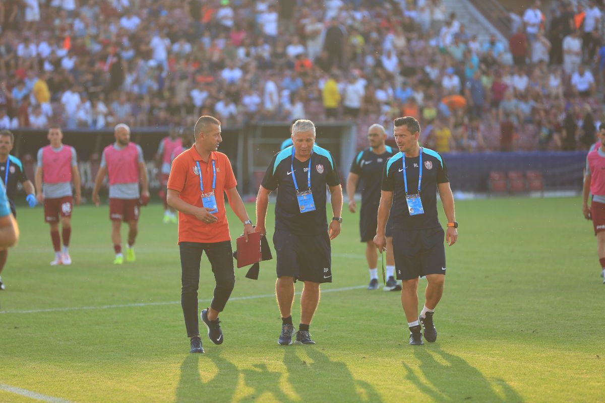 „Nu pot accepta asta” » Chiar înainte de derby, jucătorul plecat de la CFR Cluj la Rapid îl critică pe Dan Petrescu