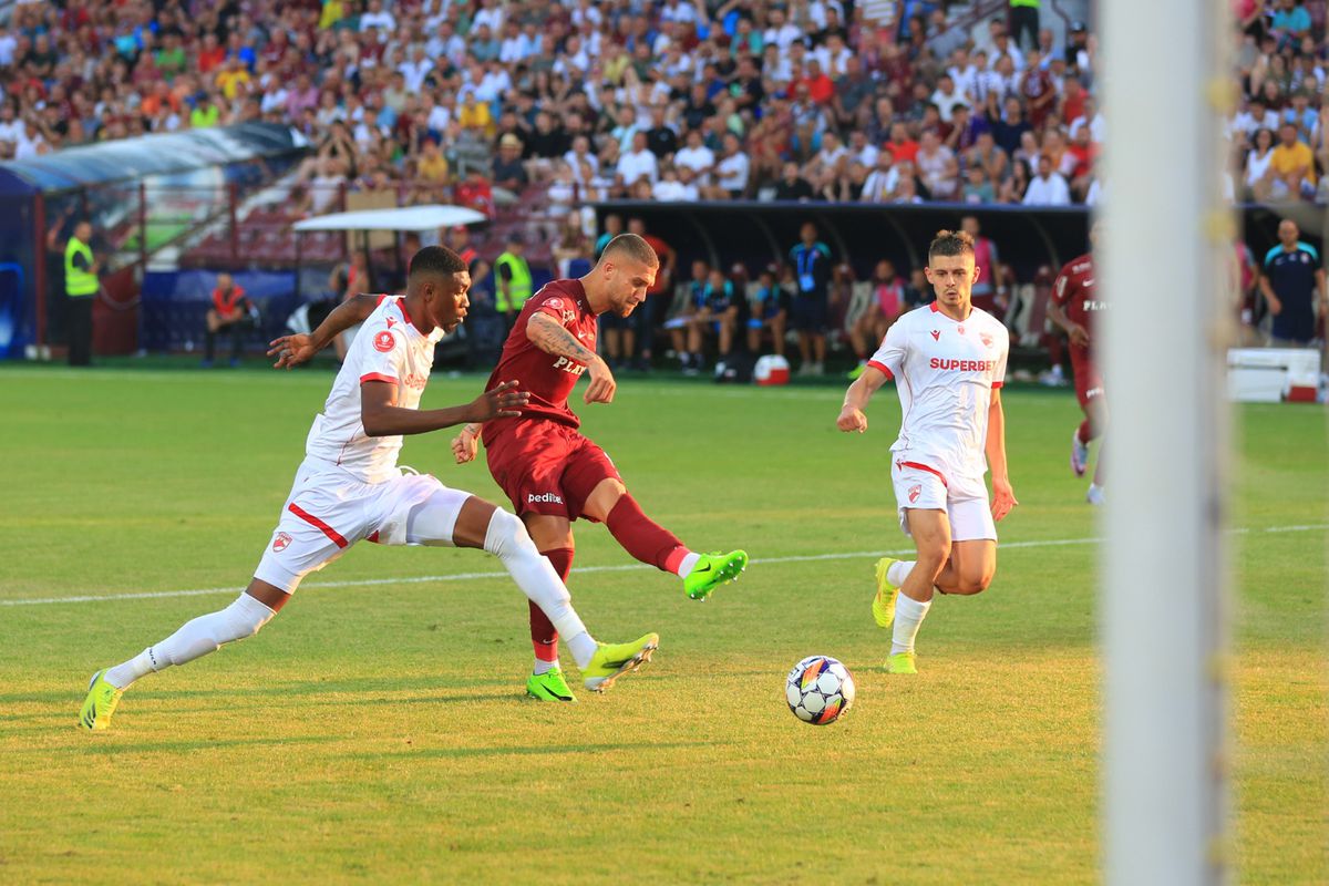 „Nu pot accepta asta” » Chiar înainte de derby, jucătorul plecat de la CFR Cluj la Rapid îl critică pe Dan Petrescu