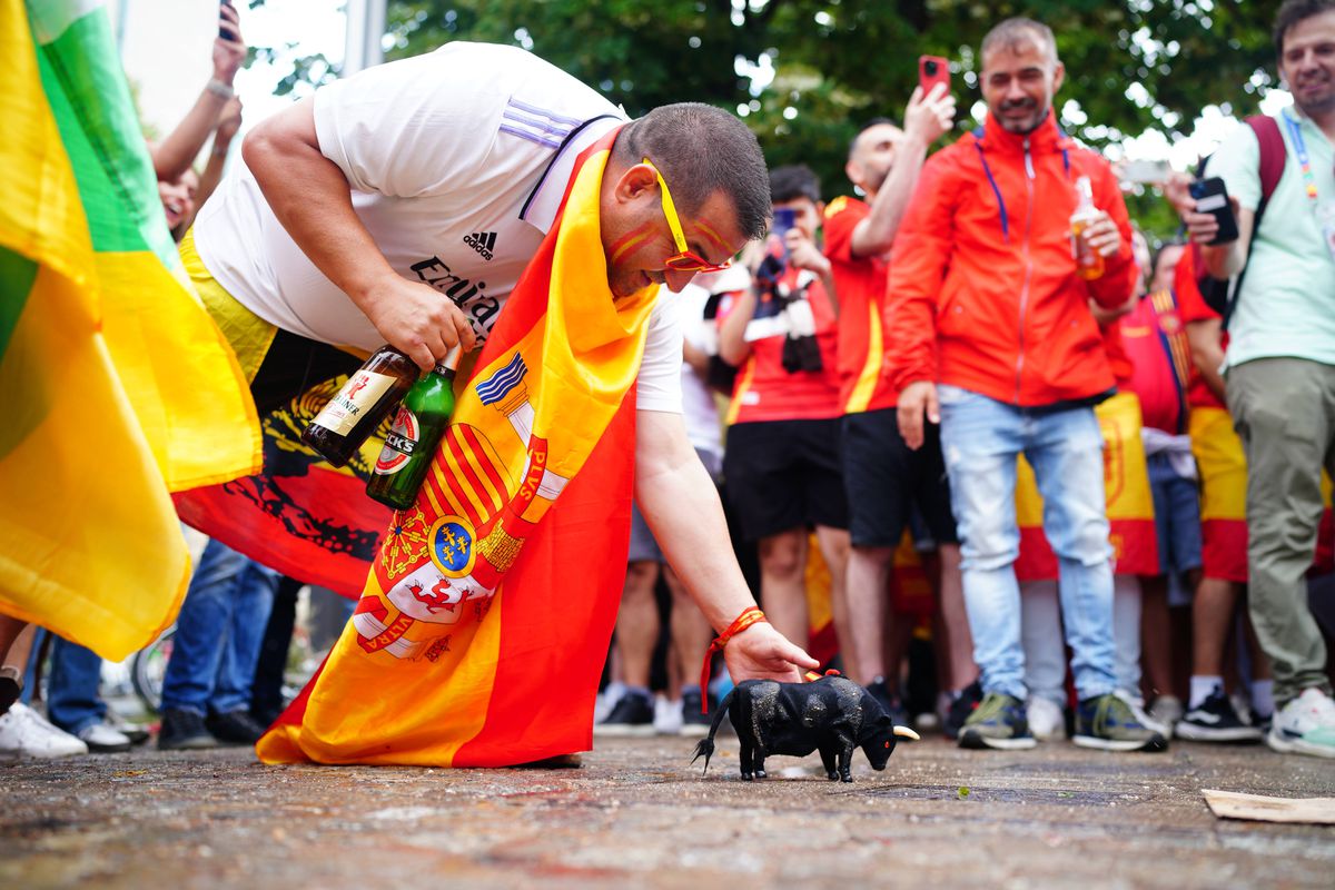 Spectacol pe străzile Berlinului înainte de Spania - Anglia » Cum s-au distrat fanii înainte de finala de la Euro 2024