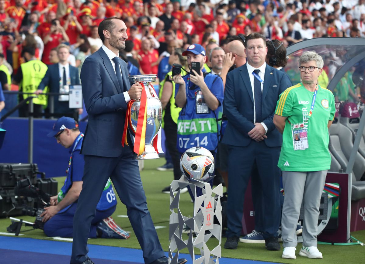 Giorgio Chiellini a sărutat trofeul înainte de finala Euro 2024