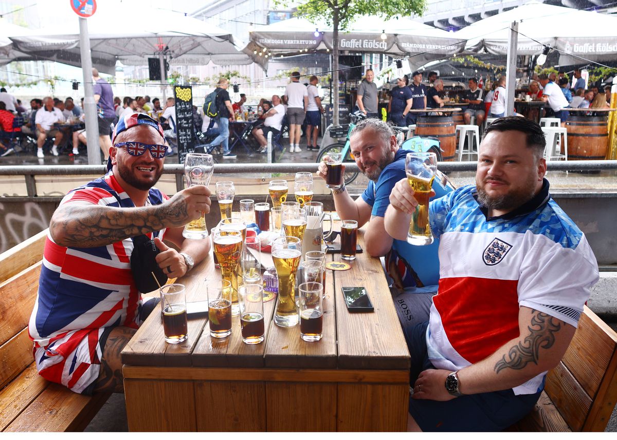 Spectacol pe străzile Berlinului înainte de Spania - Anglia » Cum s-au distrat fanii înainte de finala de la Euro 2024