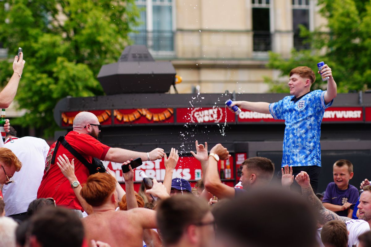 Federația spaniolă îi va tripla contractul lui Luis de la Fuente, indiferent de rezultatul meciului cu Anglia!