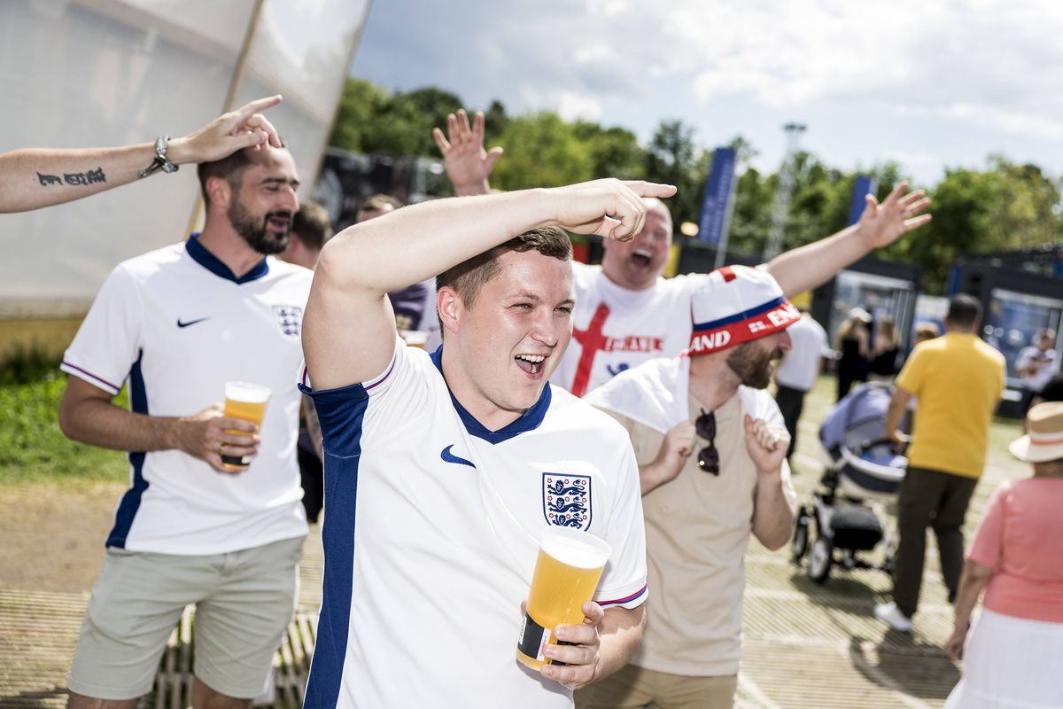 Federația spaniolă îi va tripla contractul lui Luis de la Fuente, indiferent de rezultatul meciului cu Anglia!