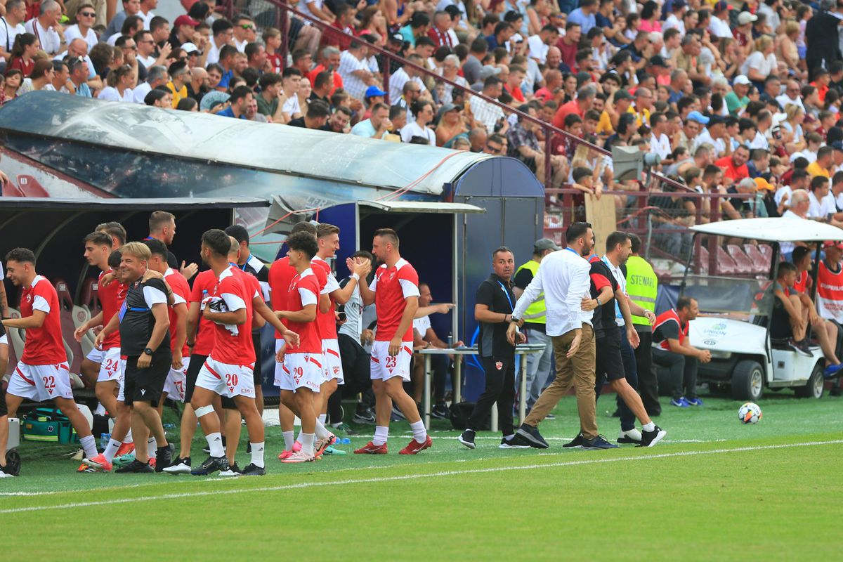 „Nu pot accepta asta” » Chiar înainte de derby, jucătorul plecat de la CFR Cluj la Rapid îl critică pe Dan Petrescu