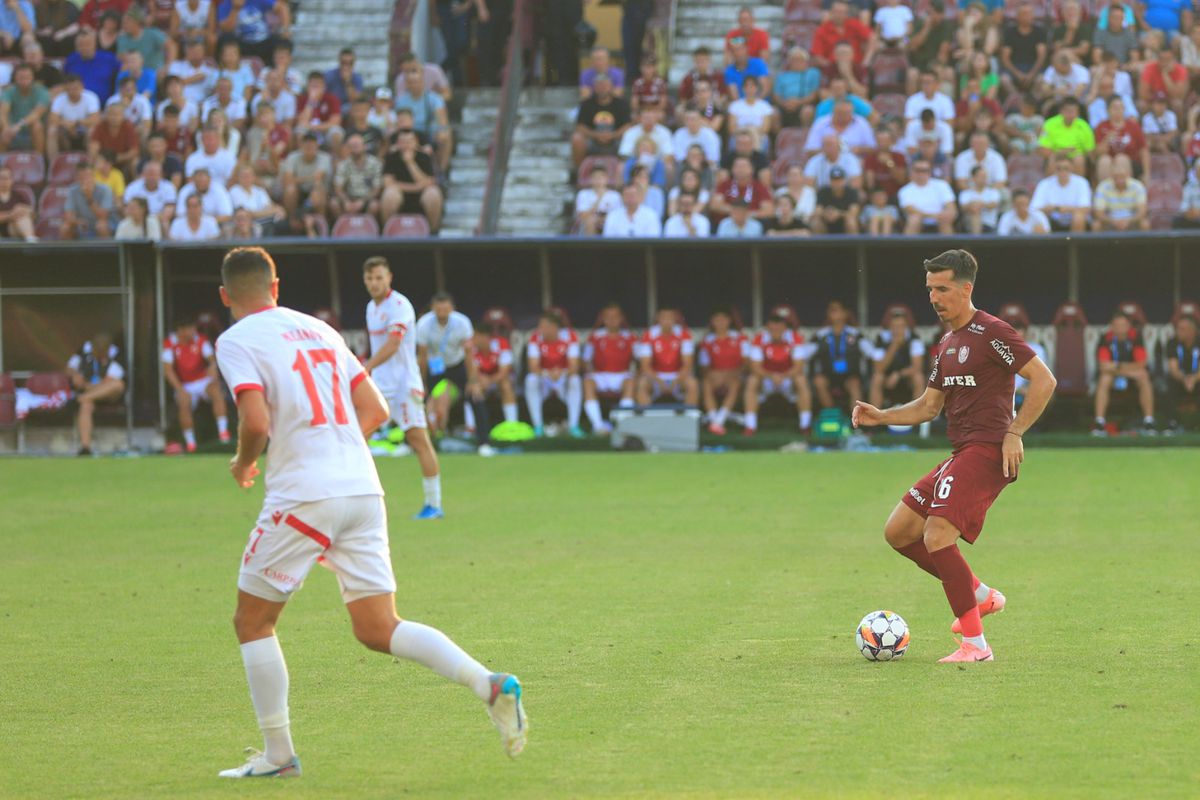 „Nu pot accepta asta” » Chiar înainte de derby, jucătorul plecat de la CFR Cluj la Rapid îl critică pe Dan Petrescu