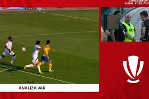 Decizie controversată în prima etapă de Superliga » Mladinovic a fost chemat la VAR, dar a ignorat recomandarea