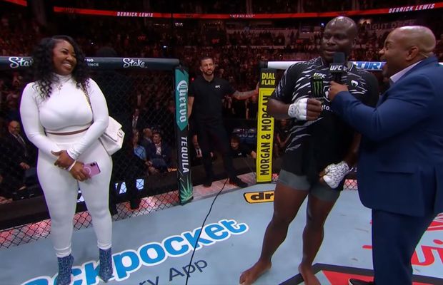 „Urmează nevasta mea, vor fi multe lupte la sol” » Victorios în gala UFC din week-end, „greul” Lewis a făcut pe toată lumea să râdă: