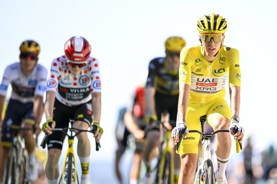Jonas Vingegaard și Tadej Pogacar, în galben, foto: Imago
