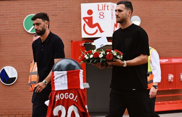 Gest emoționant al rivalilor de la Manchester United pentru Diogo Jota, în fața stadionului „Anfield”